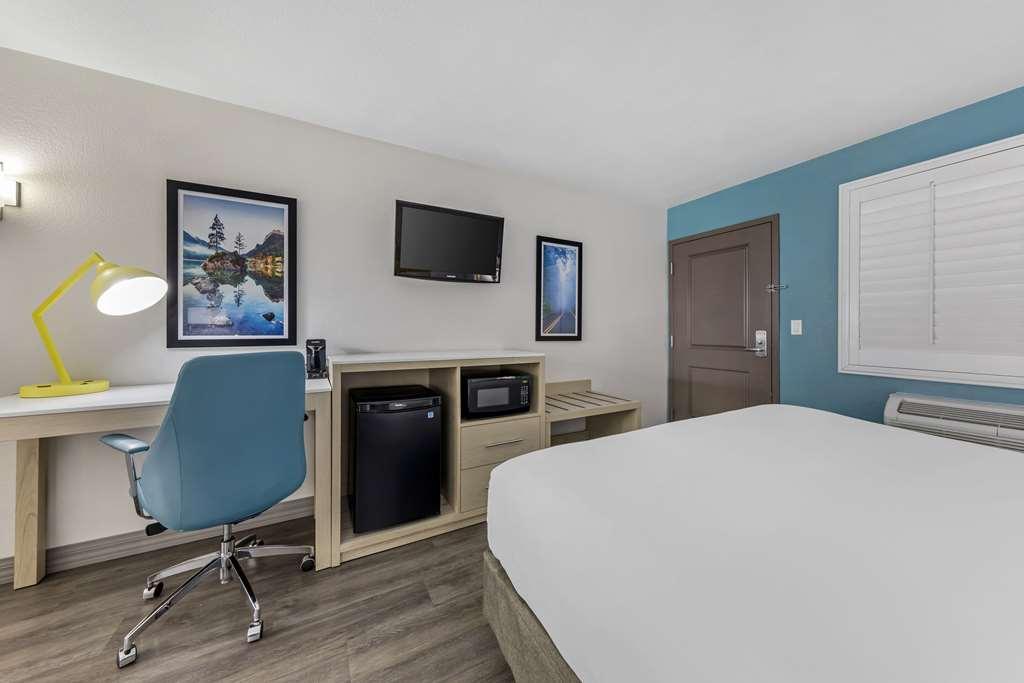 Hillstone Inn Tulare, Ascend Hotel Collection Room photo